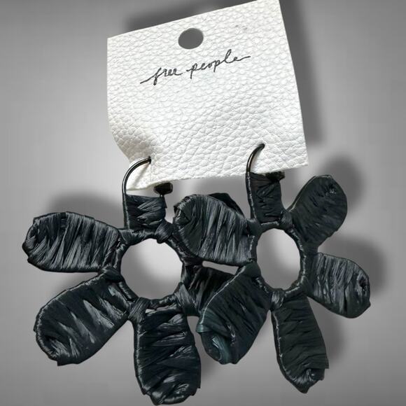 Free People Wendy Woven Flower Hoops Black NWT Bohemian Funky Raffia Earrings - Picture 7 of 9